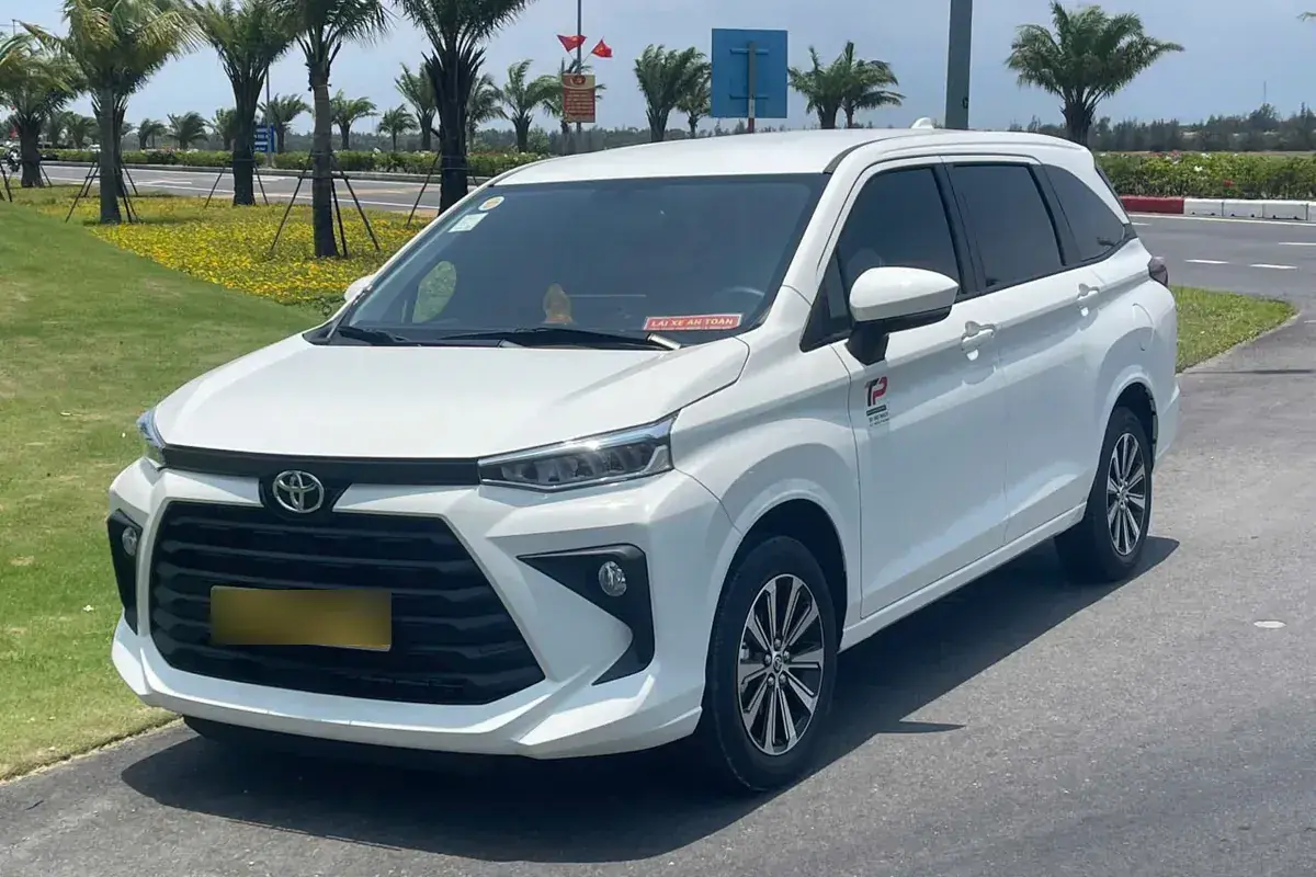 Đội xe đang phục vụ: Sedan