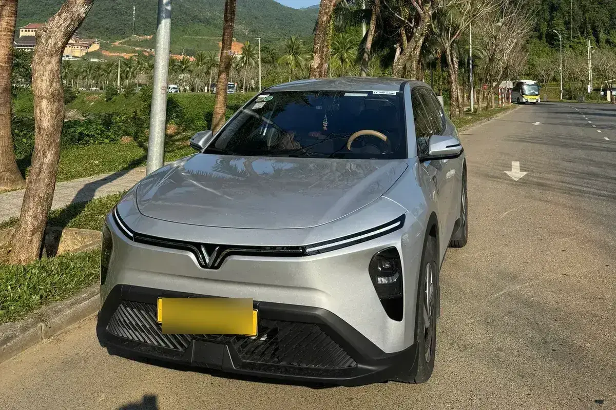 Đội xe đang phục vụ: VinFast VF8