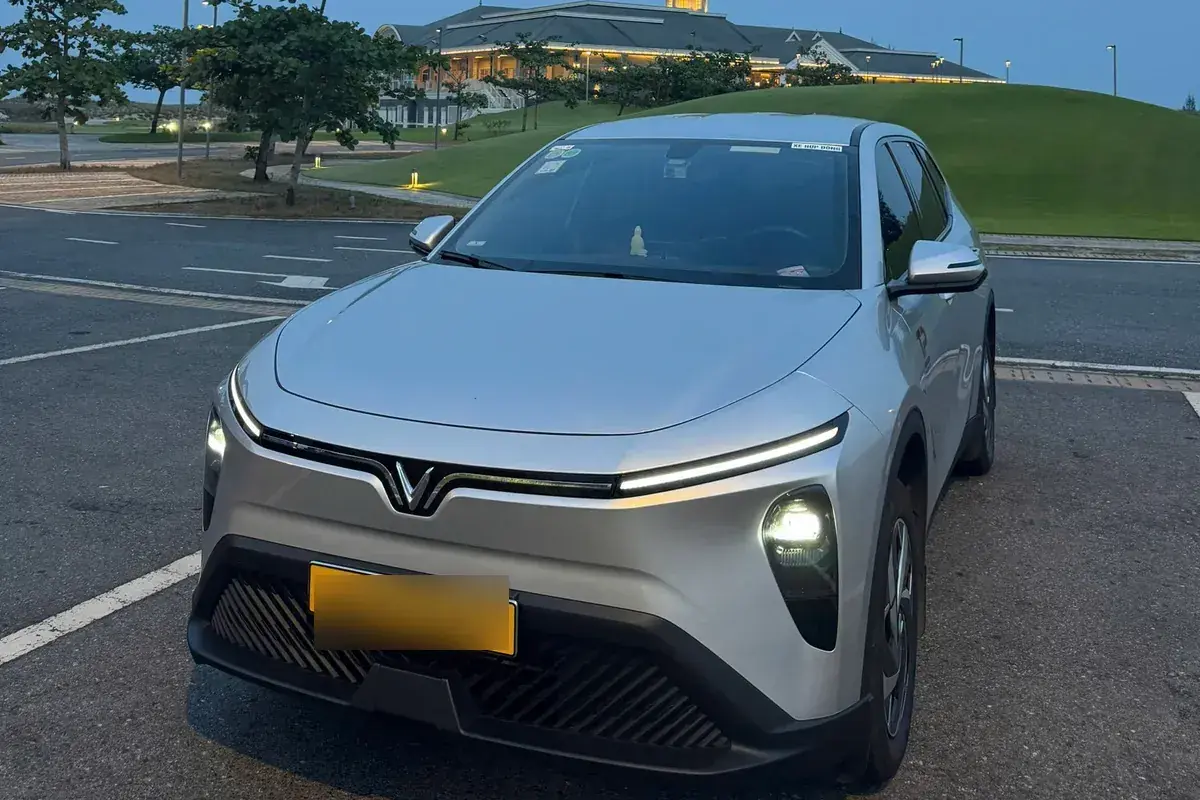 Đội xe đang phục vụ: VinFast VF5