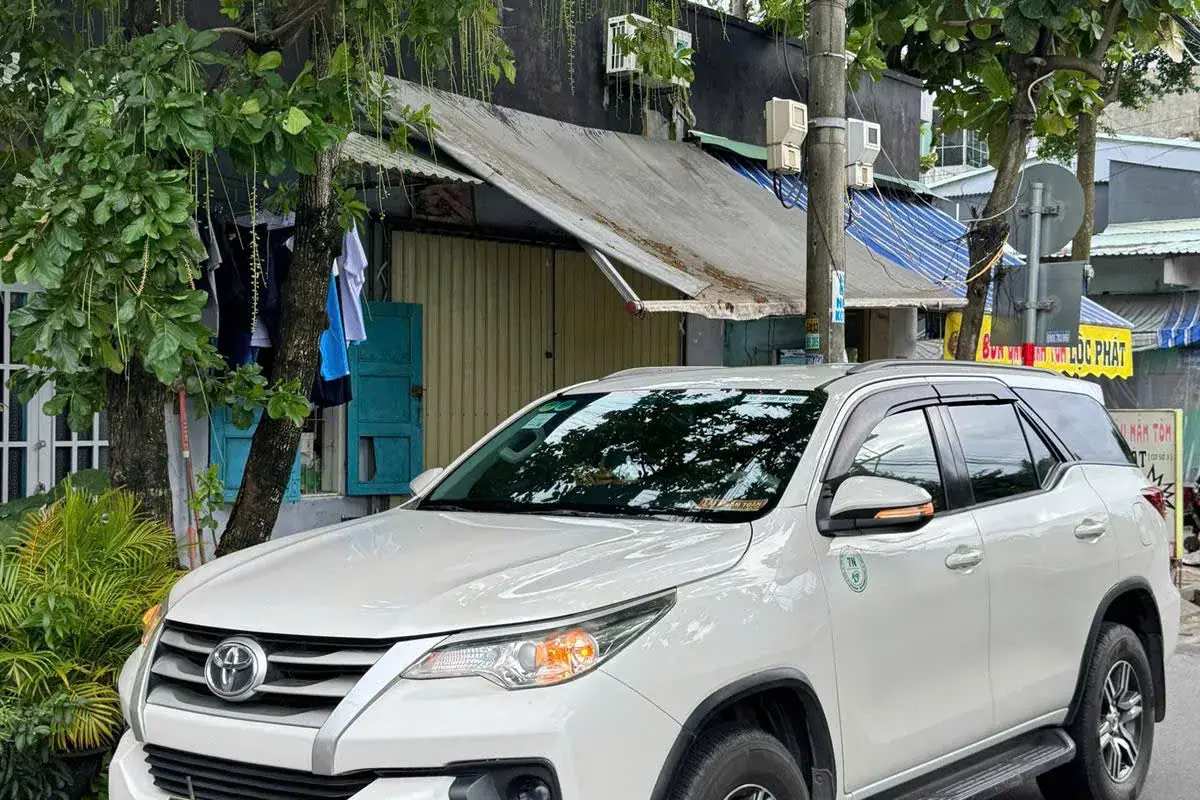 Đội xe đang phục vụ: Toyota Fortuner